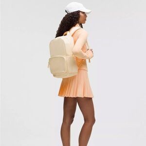 Lululemon Everywhere Backpack 22L- Butter Cream/Sheer Oak